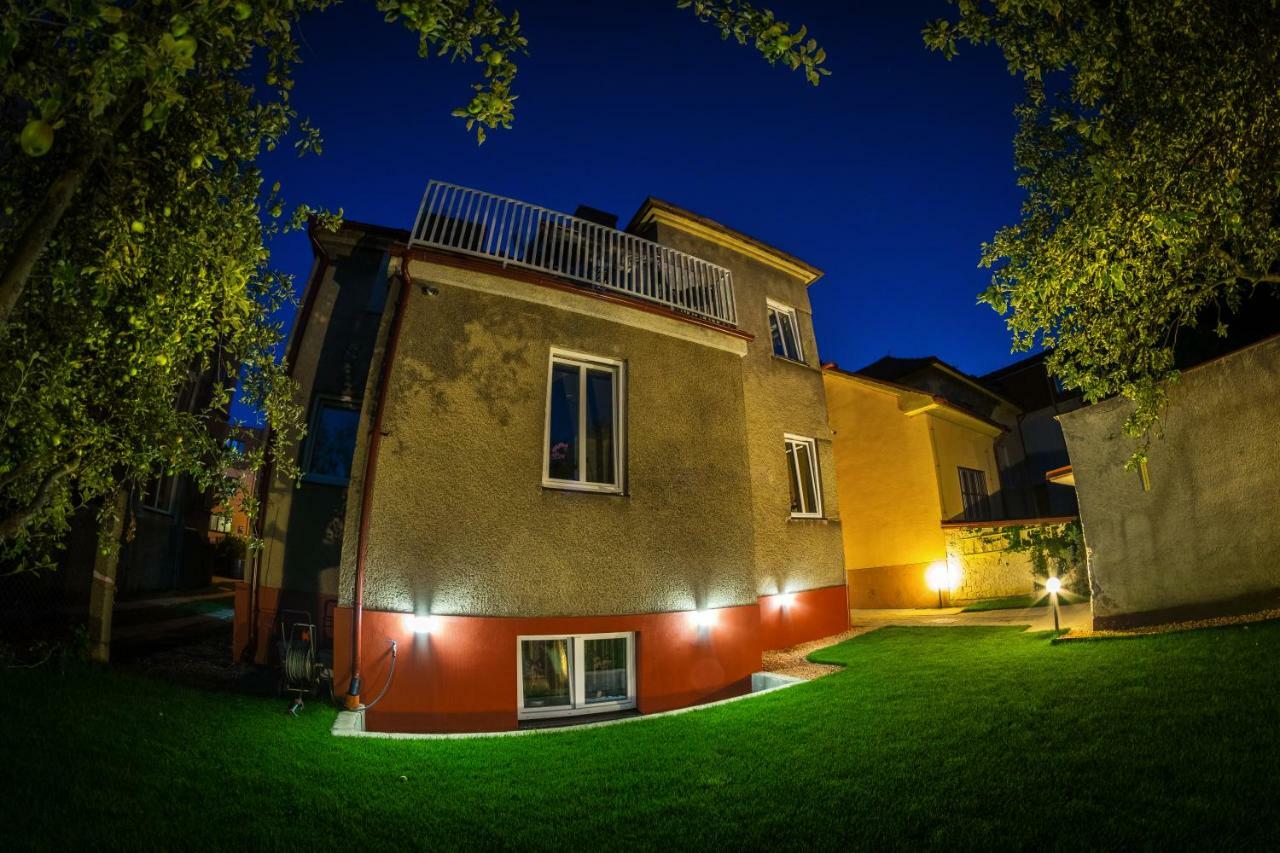 Villa Centrum Apartmany S Ranajkami A Saunou Мартин Екстериор снимка